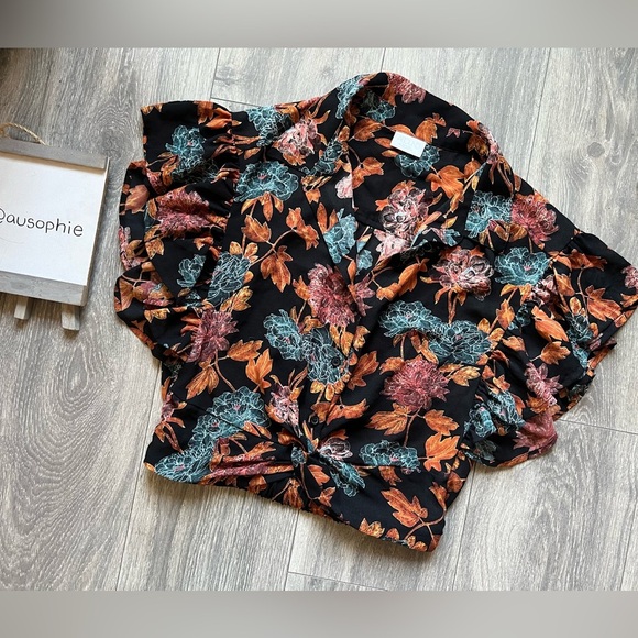 Abound twist front fall leaves button down cropped flutter sleeve top. Size xs - Picture 1 of 7